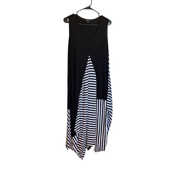 Comfy USA Maxi Dress Asymmetrical Bubble Hem Black White Stripe Lagenlook Size M - Picture 1 of 11